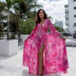 Sukienka długa różowa z rozcięciem