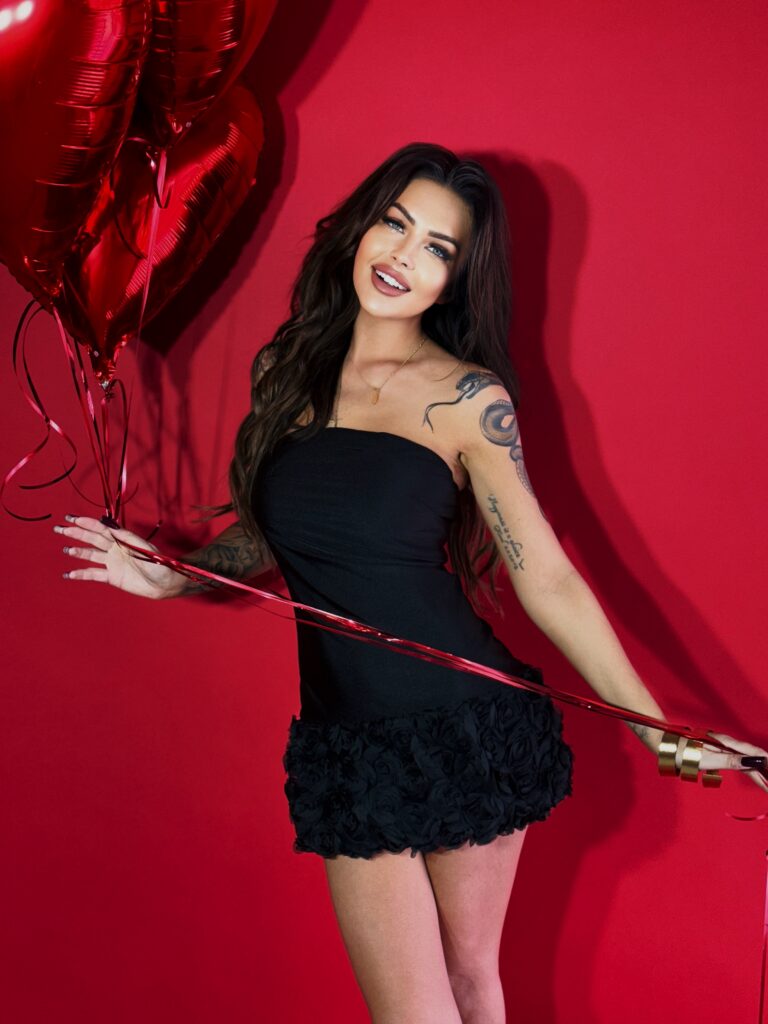 Czarna krótka sukienka