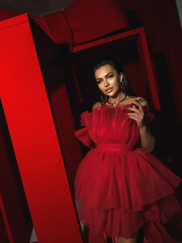 Sukienka tiulowa z odpinanym trenem NB Hollywood star czerwona