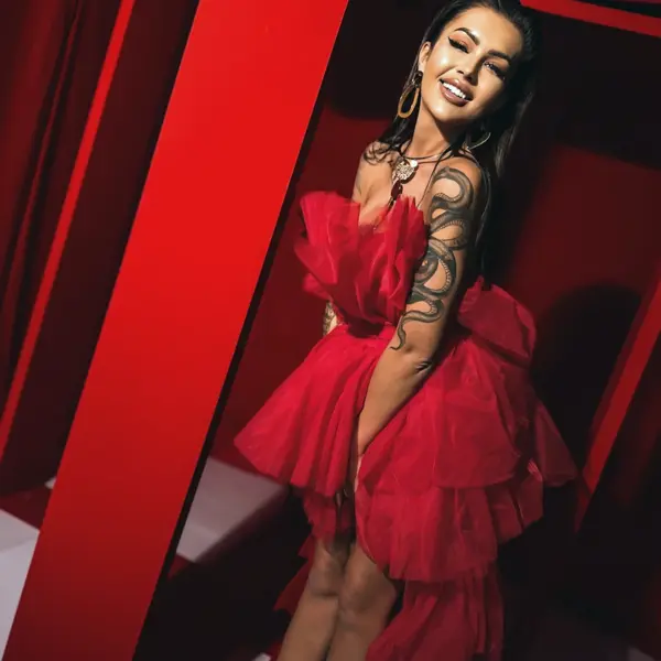 Sukienka tiulowa z odpinanym trenem NB Hollywood star czerwona